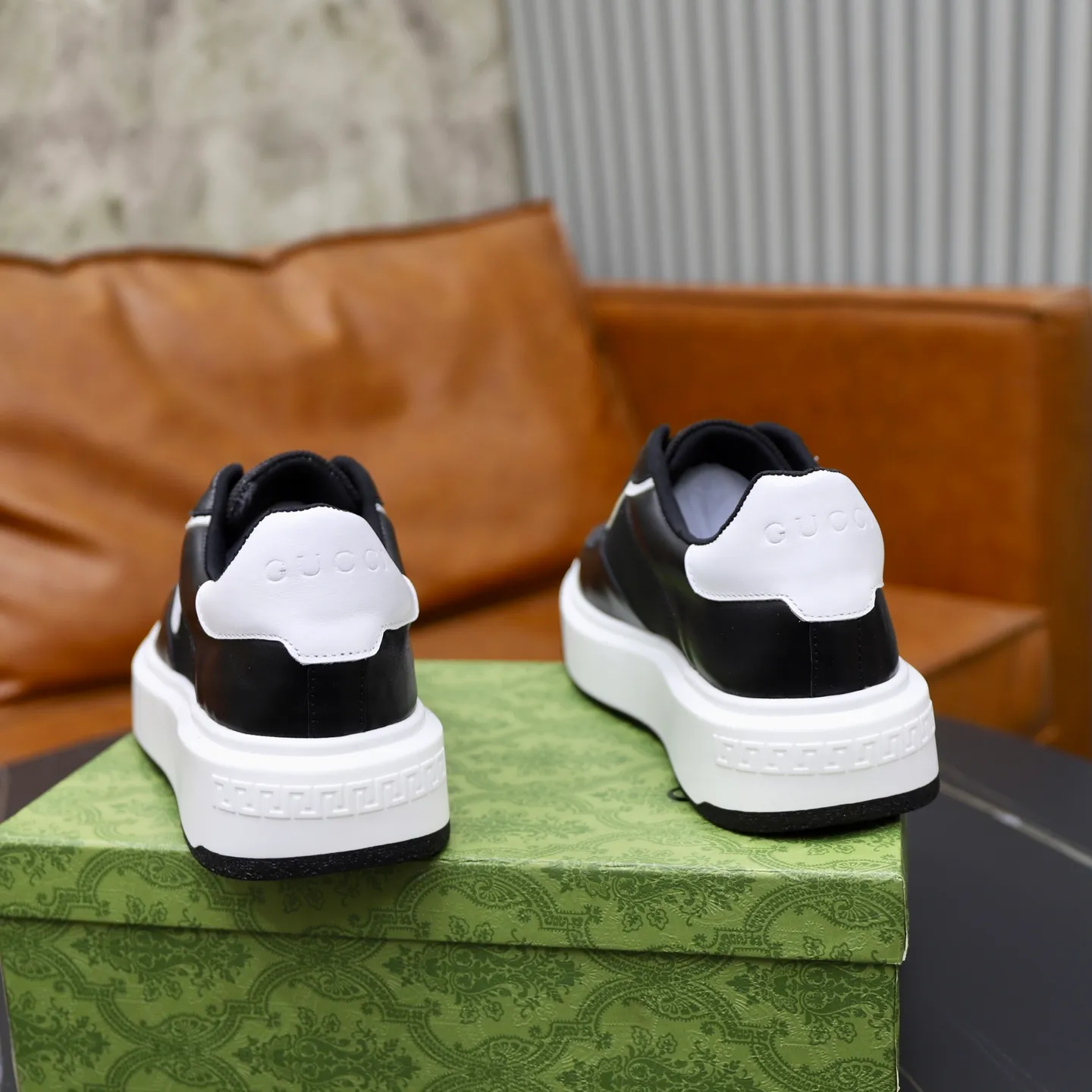 Ex-factory price: 462💰🙅‍♂️🙅‍♂️🙅‍♂️ Brand: GUCCI Standard code: 38-44 (45 customized) Grade: Same as the official website Material: Original material splicing Comfortable and breathable lining Lightweight and wear-resistant sports outsole Style category: Men's fashionable casual shoes Running sneakers Distinguished luxury brand elements Top luxury Color: actual picture color